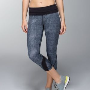 Lululemon Run: Inspire Crop II *All Luxtreme Burlap Texture Black Dune / Black